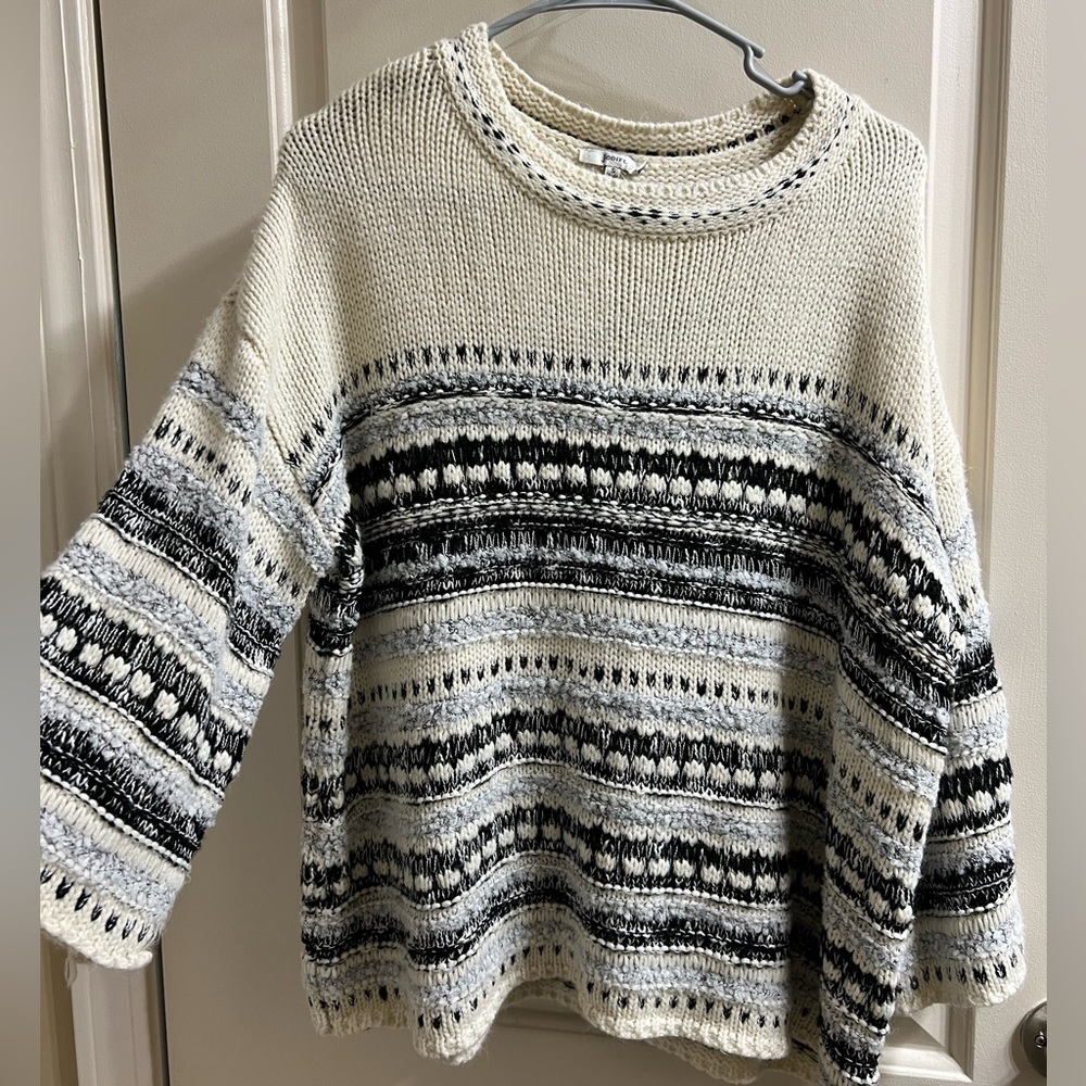 Gorgeous flowy sweater! Size small. Worn only a few times in great condition!